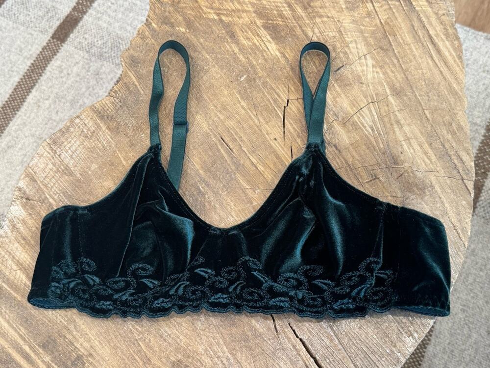 Vintage Olga Emerald Green Velvet Bra 36A Underwire Embroidered Whimsy Goth